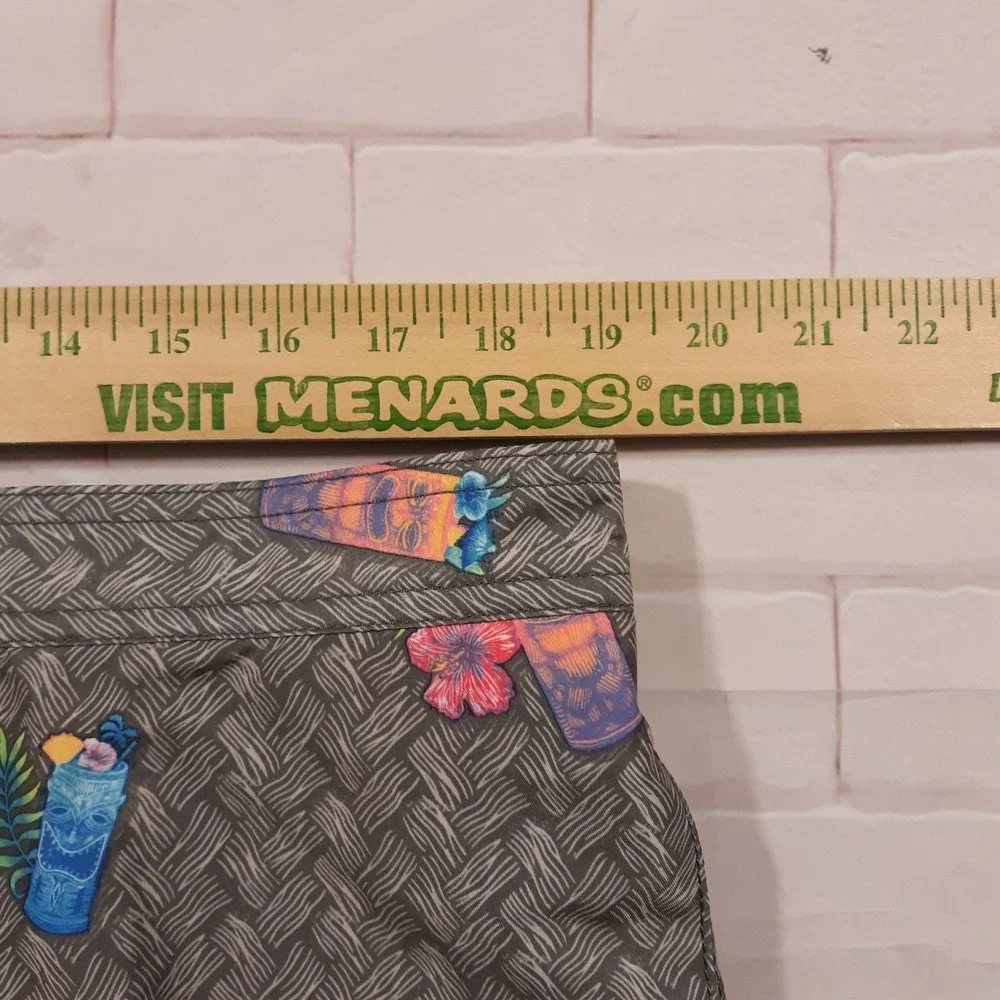 Tommy Bahama Swim Trunks Hybrid Shorts Mens XL Beach Hawaiian Cocktail Gray